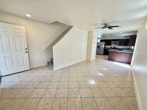 5262 Paradise Skies Ave in Las Vegas, NV - Building Photo - Building Photo