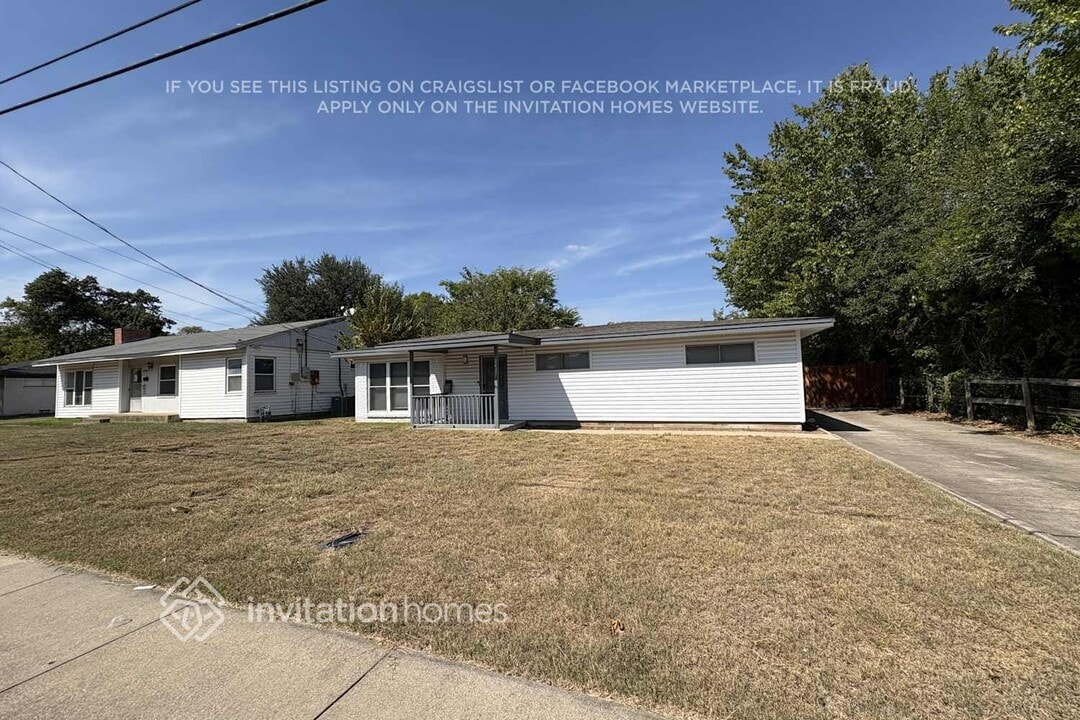 2437 W 4th St in Irving, TX - Building Photo