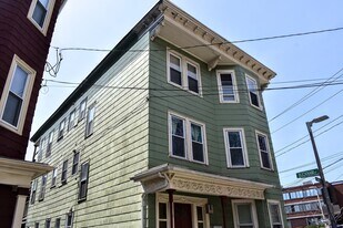 90 Fisher Ave in Boston, MA - Building Photo