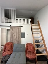 1435 Crestview Dr in Camano Island, WA - Building Photo - Building Photo