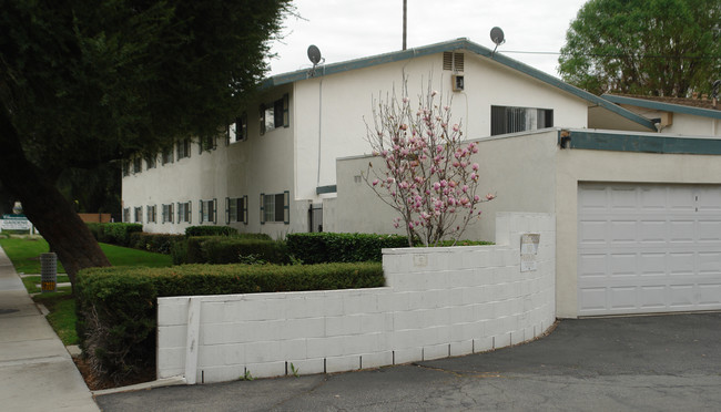 Claremont Gardens in Claremont, CA - Building Photo - Building Photo