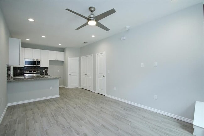 923 Timberglen Ct in Montgomery, TX - Building Photo - Building Photo