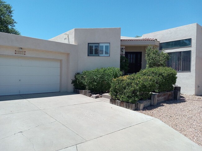 property at 7901 Palomar Ct NE