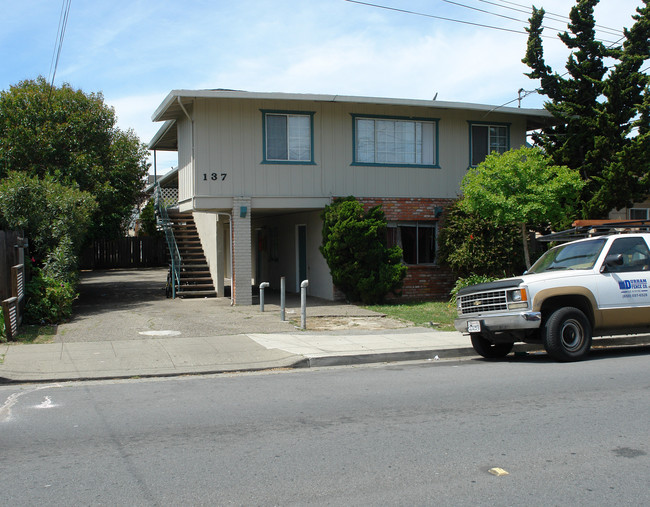 137 North Delaware in San Mateo, CA - Foto de edificio - Building Photo