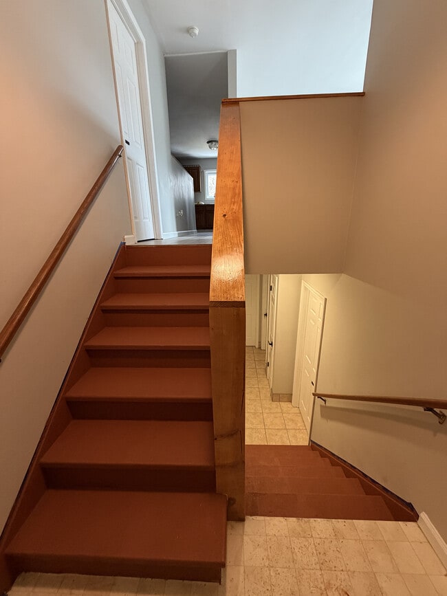 285 1/4 Walnut St, Unit Apt B