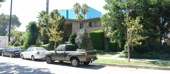 12020 Hoffman St in Studio City, CA - Foto de edificio - Building Photo