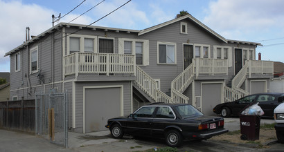 9415-9421 Peach St in Oakland, CA - Building Photo - Building Photo