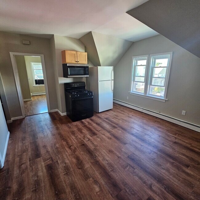 151 Regent Ave, Unit 151 Regent #3