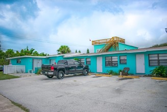 402 S Orlando Ave in Cocoa Beach, FL - Building Photo - Building Photo