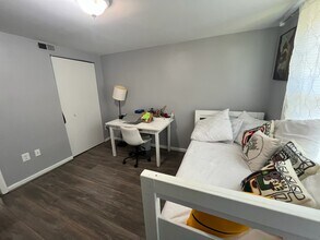 708 S Arlington Mill Dr, Unit 204 in Arlington, VA - Building Photo - Building Photo