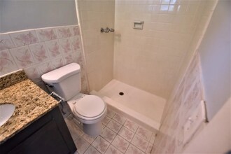 4871 NW 1st Ct in Plantation, FL - Building Photo - Building Photo