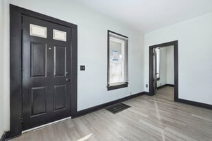 2406 Miner St in Fort Wayne, IN - Building Photo