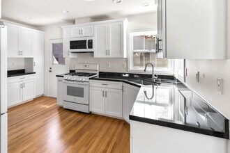 2451 22nd St in Santa Monica, CA - Building Photo - Building Photo