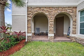 1813 NW Cataluna Cir in Port St. Lucie, FL - Building Photo - Building Photo