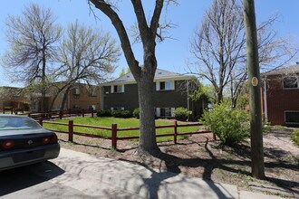 1941 Clinton St in Aurora, CO - Building Photo - Building Photo