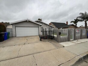 1927 Isla Del Carmen Way in San Diego, CA - Building Photo - Building Photo