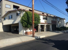 11120 Burbank Blvd in North Hollywood, CA - Foto de edificio - Building Photo