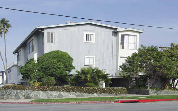 205 Via Riviera in Torrance, CA - Building Photo - Building Photo