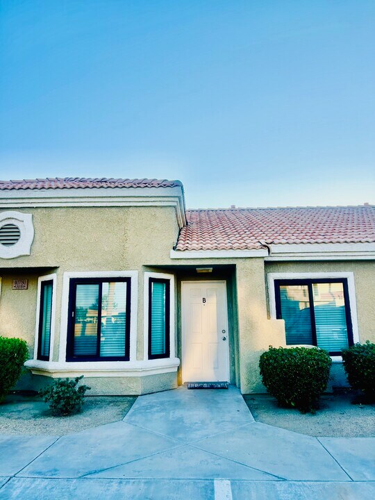 40780 Breezy Pass Rd in Palm Desert, CA - Building Photo