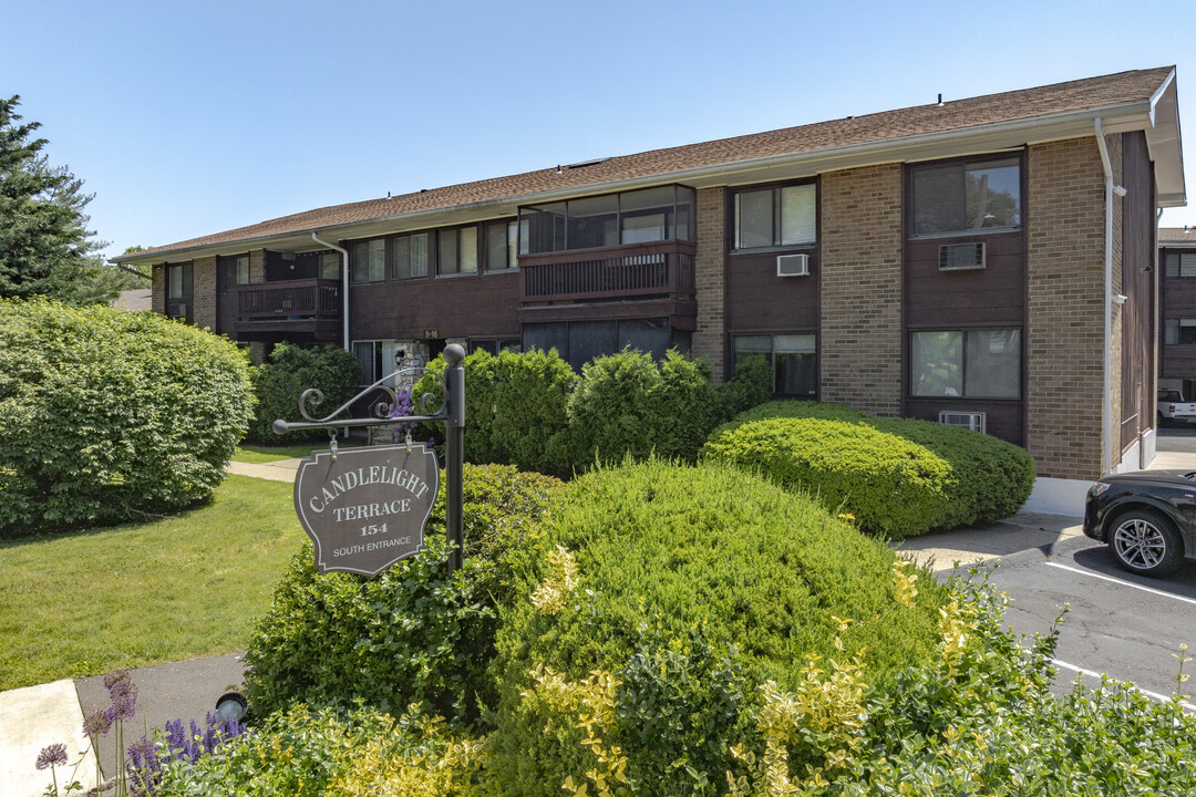 Candlelight Terrace in Stamford, CT - Building Photo