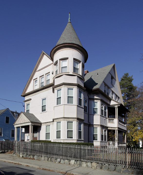 153-155 Central St in Central Falls, RI - Foto de edificio