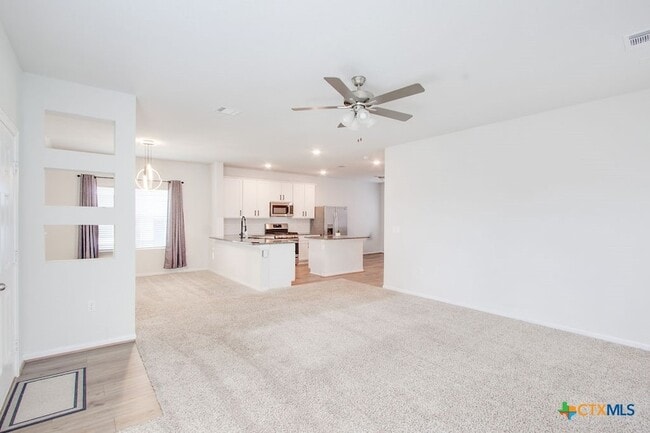 324 Kenai Dr in Niederwald, TX - Foto de edificio - Building Photo