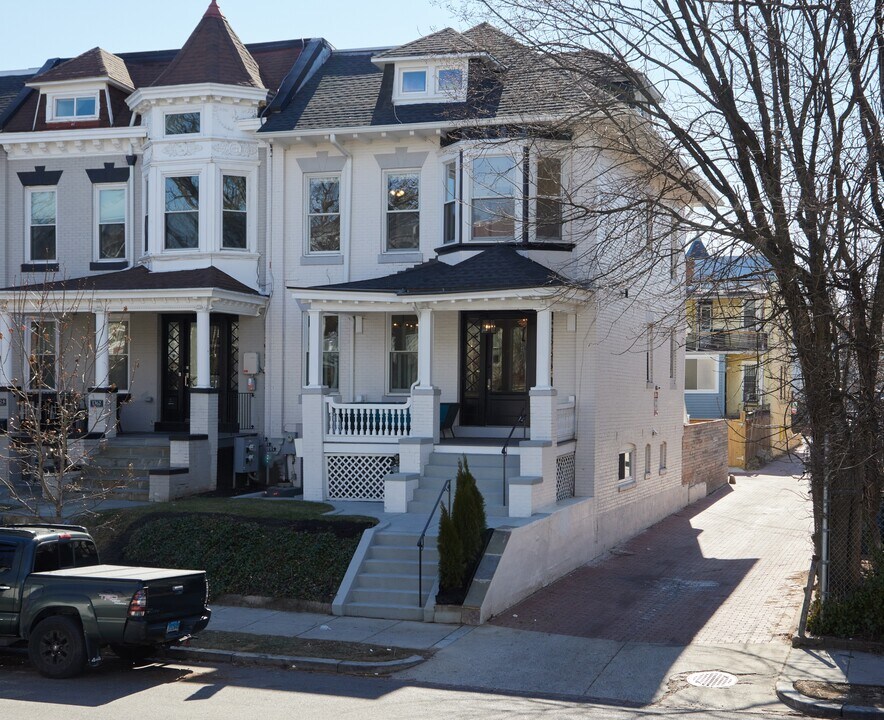 1364 Oak St NW in Washington, DC - Building Photo
