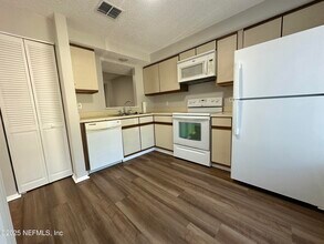 7042 Prestwick Cir S in Jacksonville, FL - Building Photo - Building Photo