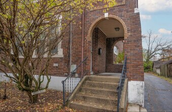 834 Hermosa Ave in Cincinnati, OH - Foto de edificio - Building Photo