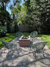 870 Noyack Rd in Southampton, NY - Building Photo - Building Photo