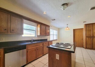 2810 Thorne Creek Ln in Houston, TX - Foto de edificio - Building Photo