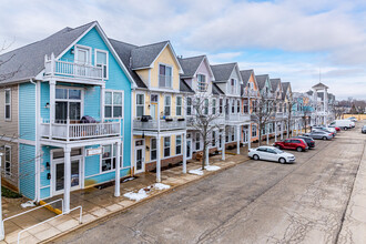 1719 Town Center St in Aurora, IL - Building Photo - Primary Photo