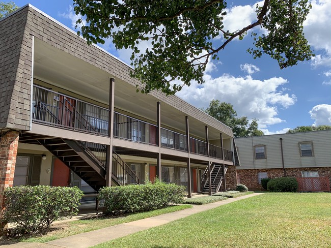 Cambridge Court Apartments in Shreveport, LA - Foto de edificio - Building Photo