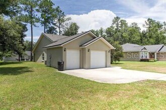 16352 SE 83rd Ave in Summerfield, FL - Building Photo - Building Photo