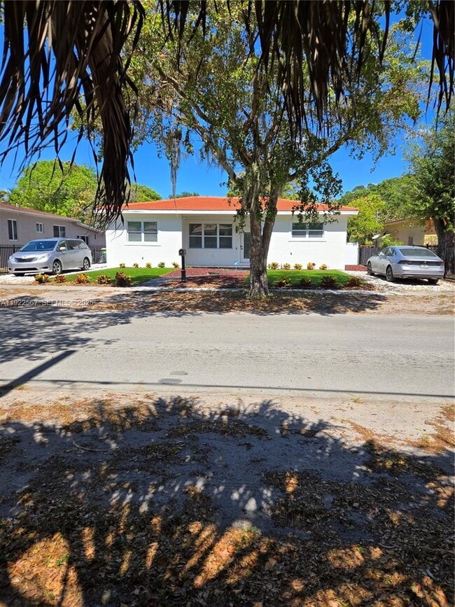 987 NE 145th St in North Miami, FL - Building Photo - Building Photo