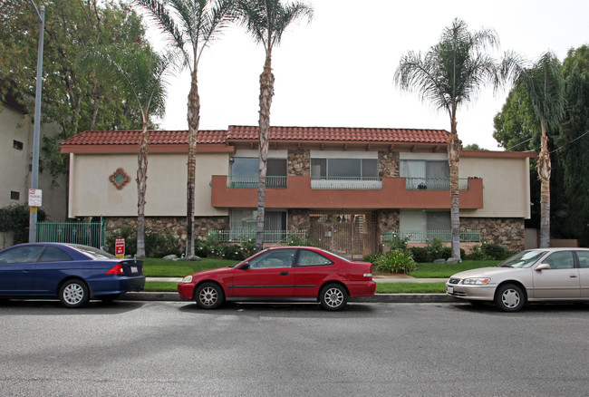 18560 Prairie St in Northridge, CA - Building Photo - Building Photo