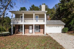 10 Carey Ct in Grantville, GA - Building Photo