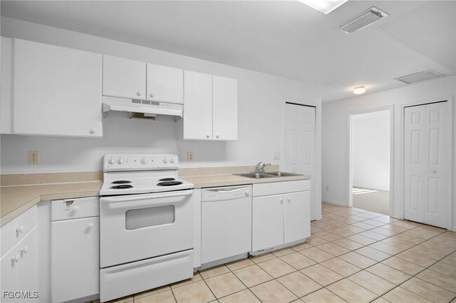 property at 4646 15th St SW