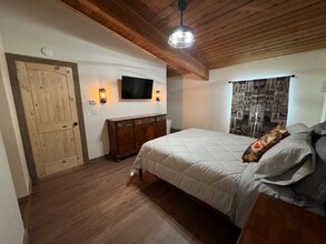 2301 Lincoln in Anchorage, AK - Foto de edificio - Building Photo