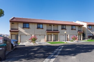 Hacienda Court Apartments in Ridgecrest, CA - Building Photo