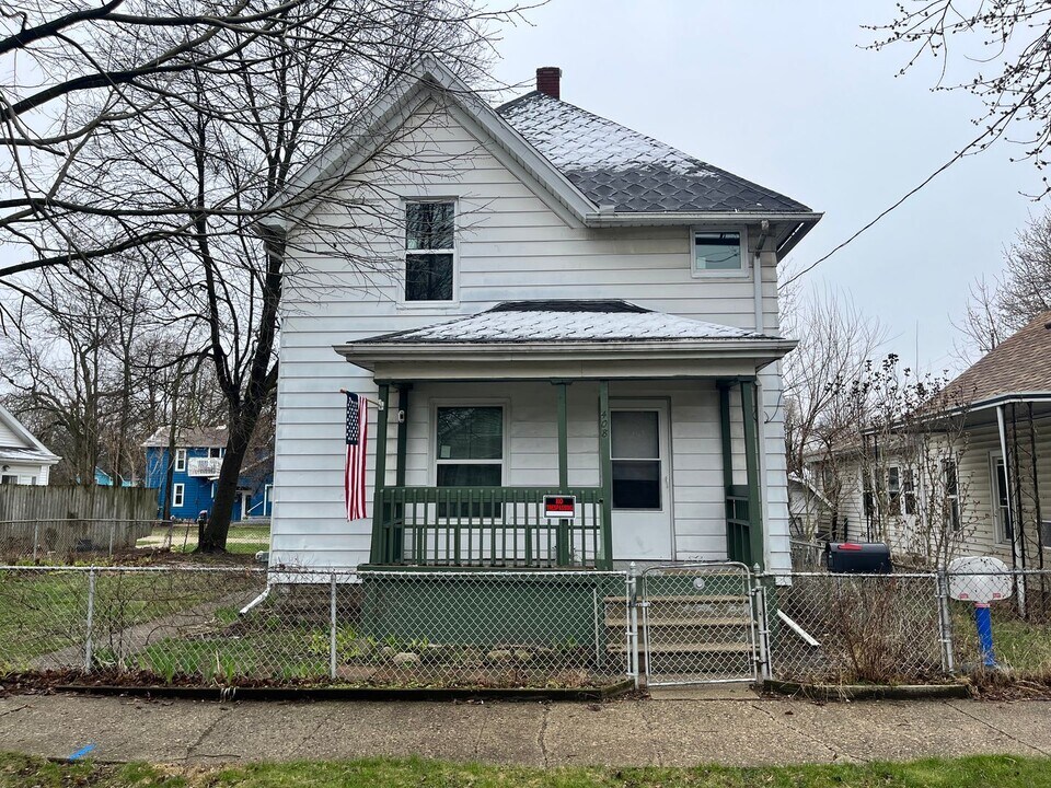 408 N Van Dorn St in Jackson, MI - Foto de edificio