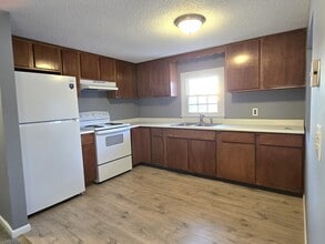 19 Chapman Ave in West Brookfield, MA - Building Photo - Building Photo