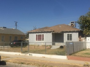806 Washington Ave in Bakersfield, CA - Foto de edificio - Building Photo