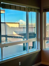 2330 Yakima Ct, Unit A404 in Tacoma, WA - Building Photo - Building Photo