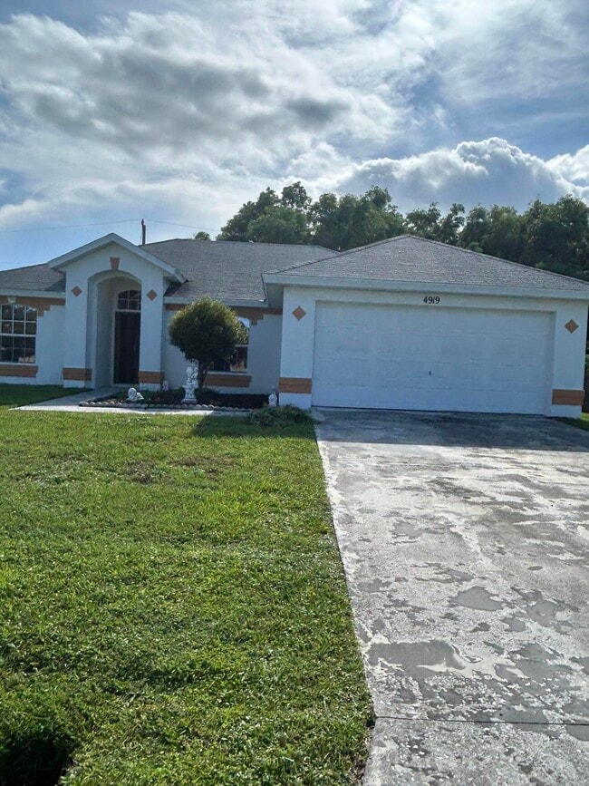 4919 NW Forlano St in Port St. Lucie, FL - Building Photo - Building Photo