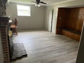 2601 S Cornelia St, Unit Downstairs unit 2601.5 in Sioux City, IA - Building Photo - Building Photo