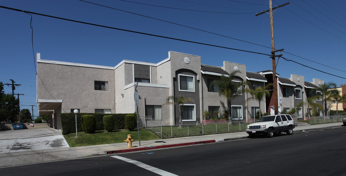 Ventura Canyon Apartments in Panorama City, CA - Building Photo