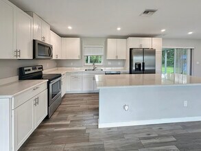 5407 Turnpike Feeder Rd in Fort Pierce, FL - Building Photo - Building Photo