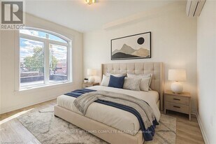 2 Wentworth St S in Hamilton, ON - Building Photo