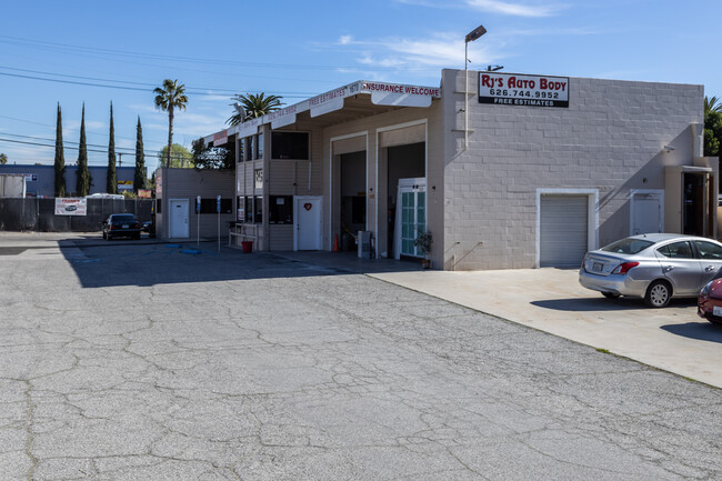 1880 E Walnut St in Pasadena, CA - Building Photo - Building Photo